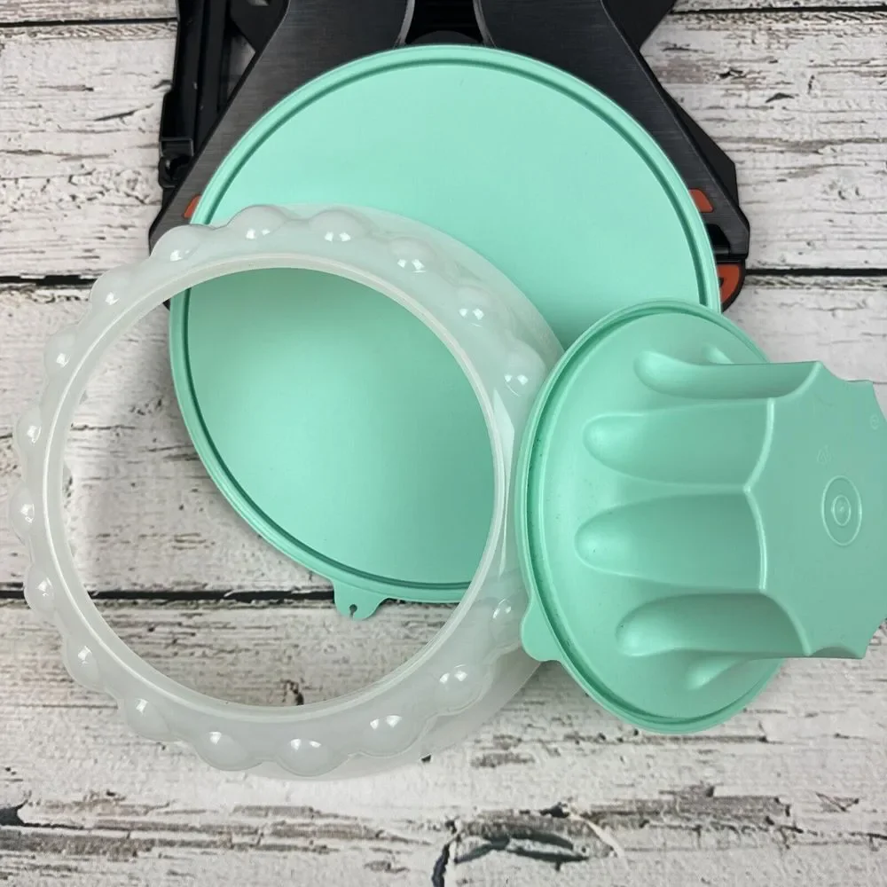 Tupperware Gel 'n Serve-Clear(1202) Ice Ring-Mint (1201) &‎ Cover-Mint (1203)